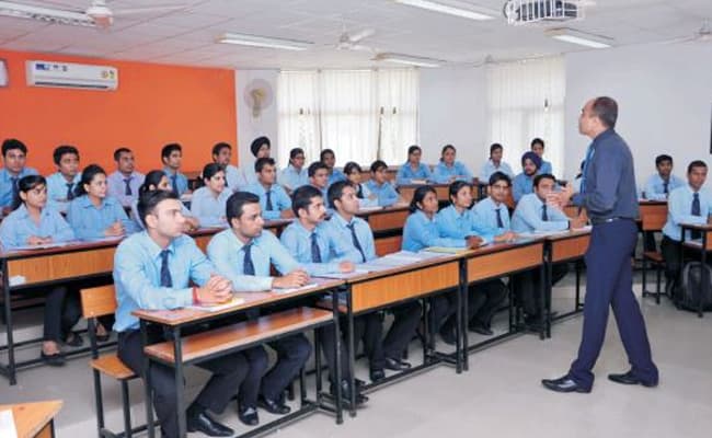 army-institute-of-management-and-technology-aimt-2-0004-layer-1-classroom