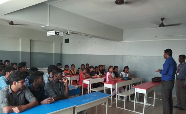 1-0004-layer-1-classroom-16