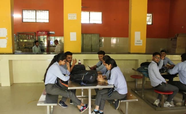 cafeteria-2-cafeteria-7