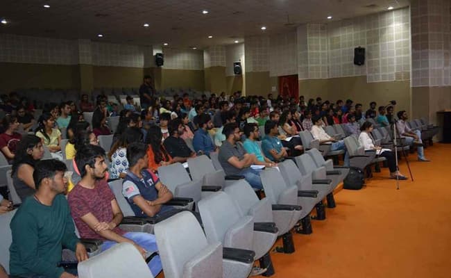 hidayatullah-national-law-university-hnlu-raipur-classroom-0000-layer-5-classroom