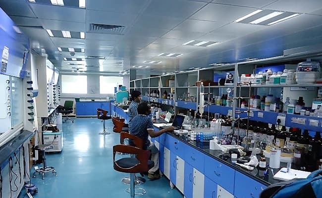 SNU Greater Noida Labs 3.webp