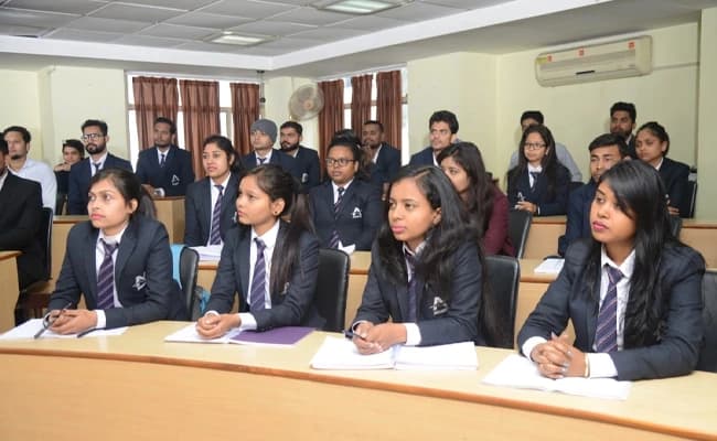 AGI, Greater Noida Classroom 2.webp