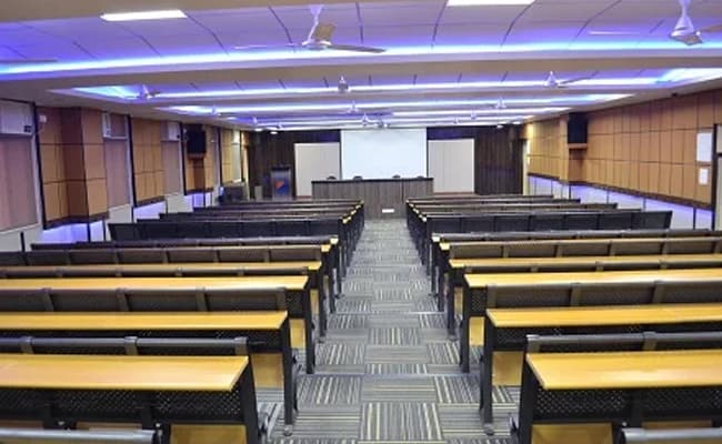 2-0000-layer-5-classroom-2