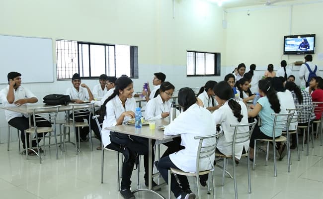 03-cafeteria-3