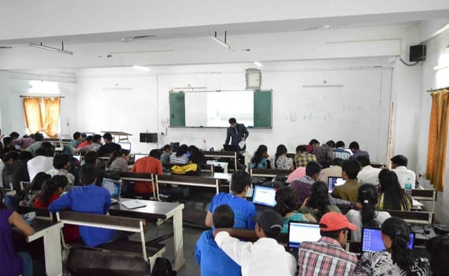 1-0004-layer-1-classroom-87