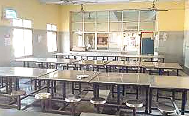 1-0000-layer-4-cafeteria-5