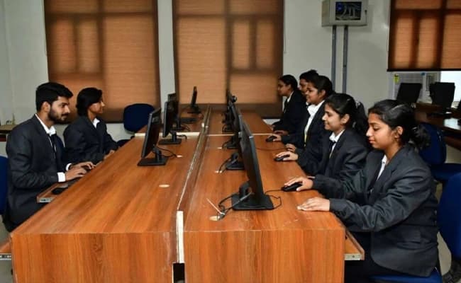 GNIOT, Greater Noida Labs 1.webp