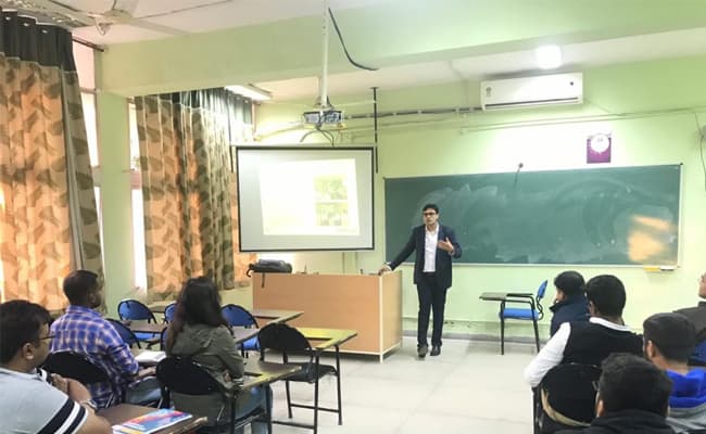 1-0000-layer-4-classroom-6