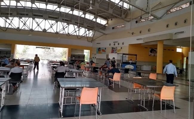 SNU Greater Noida Cafeteria 3.webp