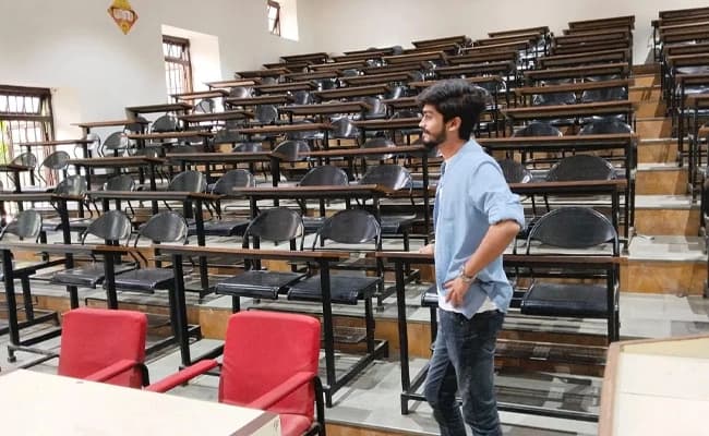 Fergusson College, Pune Classroom 4.webp