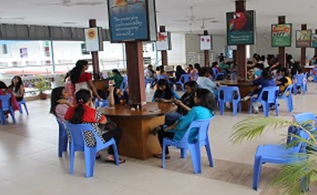 8-0002-cafeteria-cafeteria