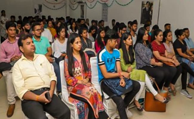 asian-academy-of-film-television-aaft-0001-class4-classroom