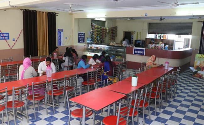 1-cafeteria-13