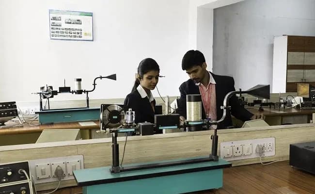 JNU, Jaipur Labs 2.webp