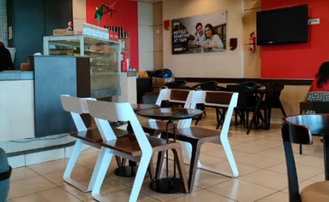 1-0004-layer-1-cafeteria-84