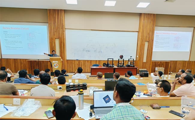 1-0000-layer-5-classroom-98