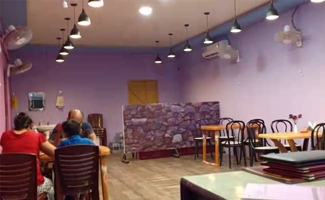 1-0000-layer-5-cafeteria-68