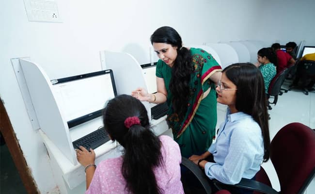 dronacharya-college-of-engineering-dce-0003-lab-lab