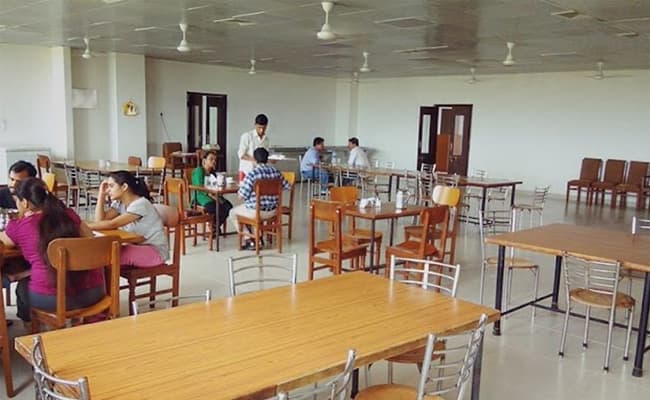 1-0004-layer-1-cafeteria-80