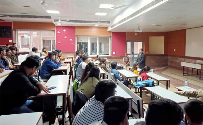1-0002-layer-3-classroom-95