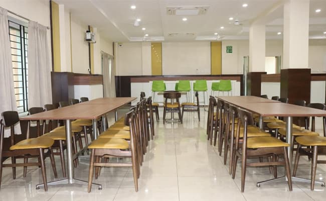 1-0004-layer-1-cafeteria-60