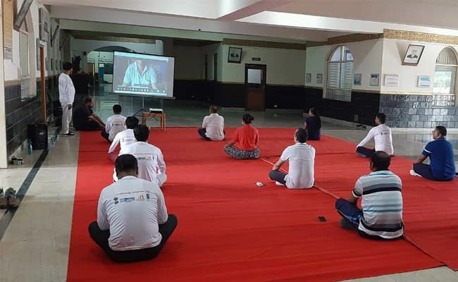 dronacharya-group-of-institutions-dgi-0003-class-classroom