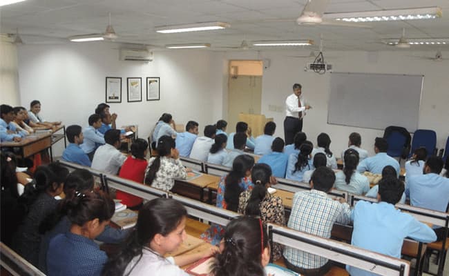 army-institute-of-management-and-technology-aimt-2-0003-layer-2-classroom