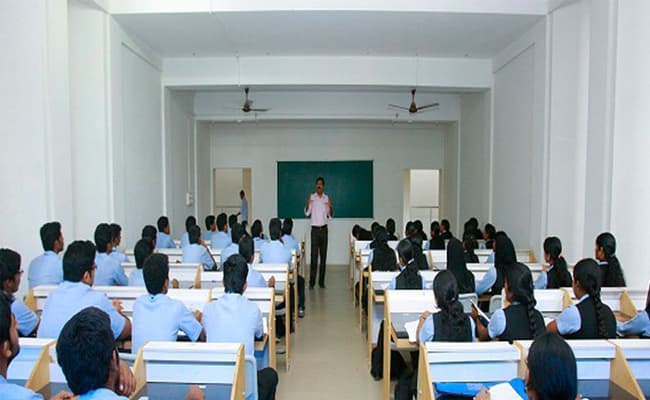 mangalam-college-of-management-studies-ettumanoor-classroom-0003-layer-2-classroom