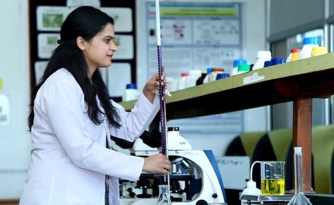 Shoolini University, Solan Labs 3.webp