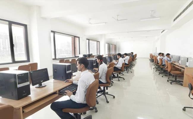 Jaipuria School, Ghaziabad Labs 1.webp