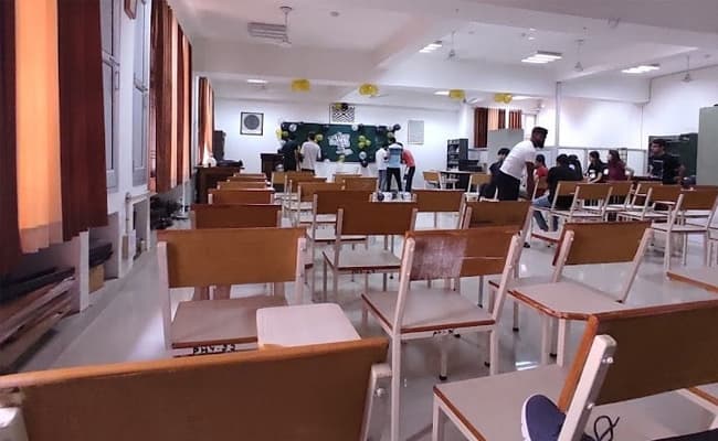 1-0003-layer-2-classroom-86