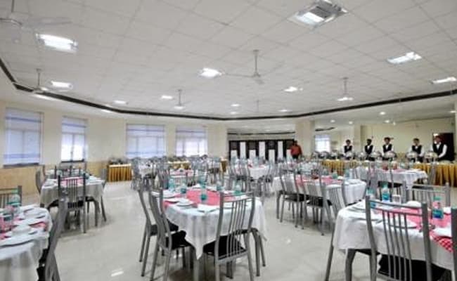 1-0004-layer-1-cafeteria-103