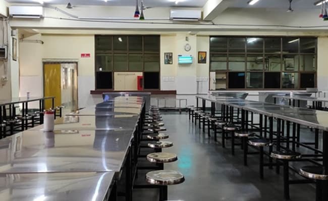1-0001-layer-4-cafeteria-64